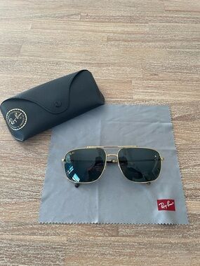 Ray-Ban Gold Frame Sunglasses with Dark Green Lenses